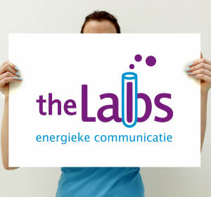 <span>Huisstijl / logo: TheLabs</span><i>→</i>